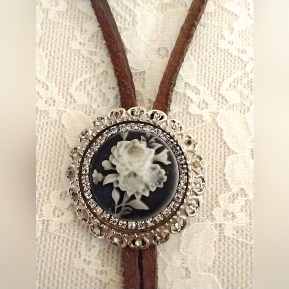 Elegant Vintage Brown and Silver Cameo Bolero Necklace - Picture 8 of 12